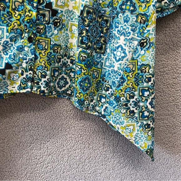 Catherines Boho Print Button Up Half Sleeve Shark Bite Hem Blouse Sz 2X - Picture 5 of 9